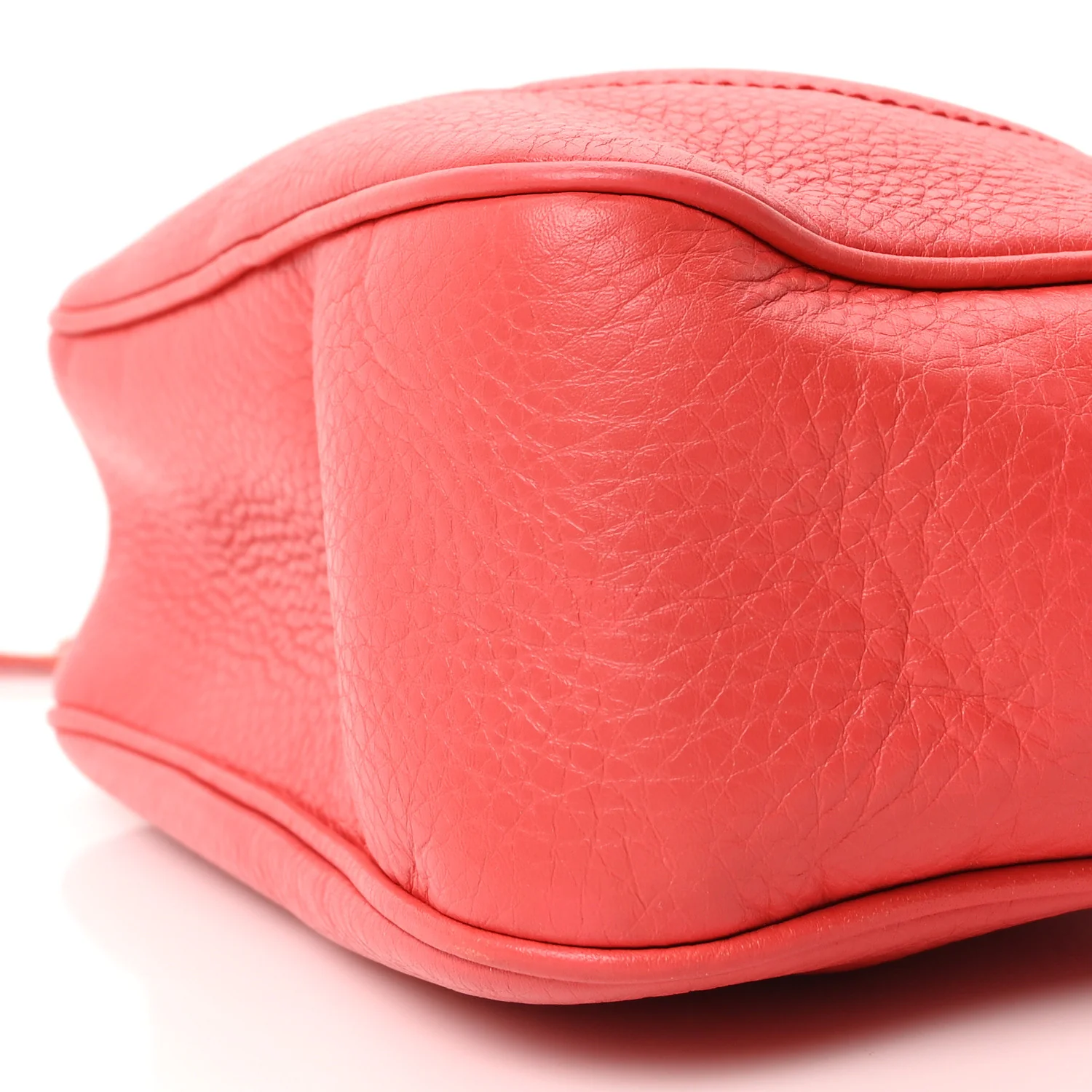Pebbled Calfskin Small Soho Disco Bag Tabasco Red - Top Club