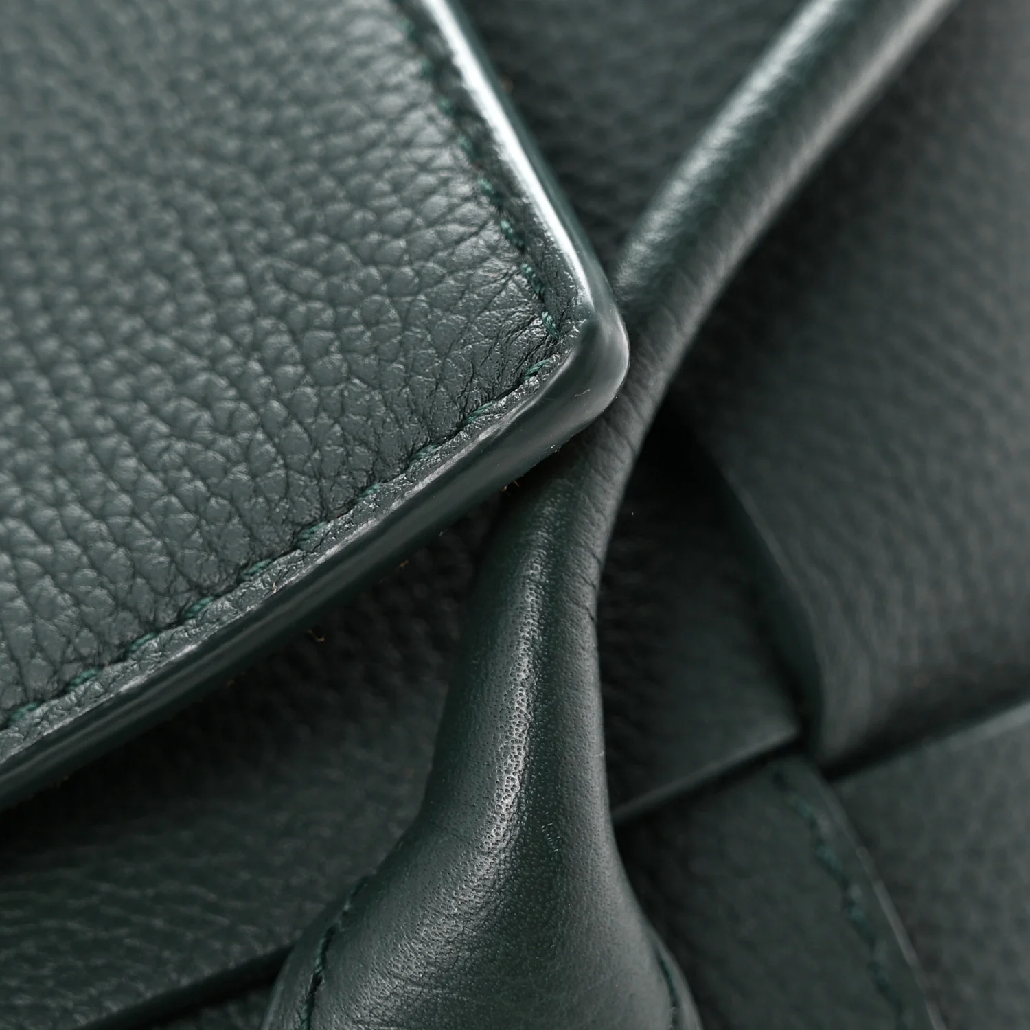 Grained Calfskin Maxi Intrecciato Small Arco Pine Green - Top Club