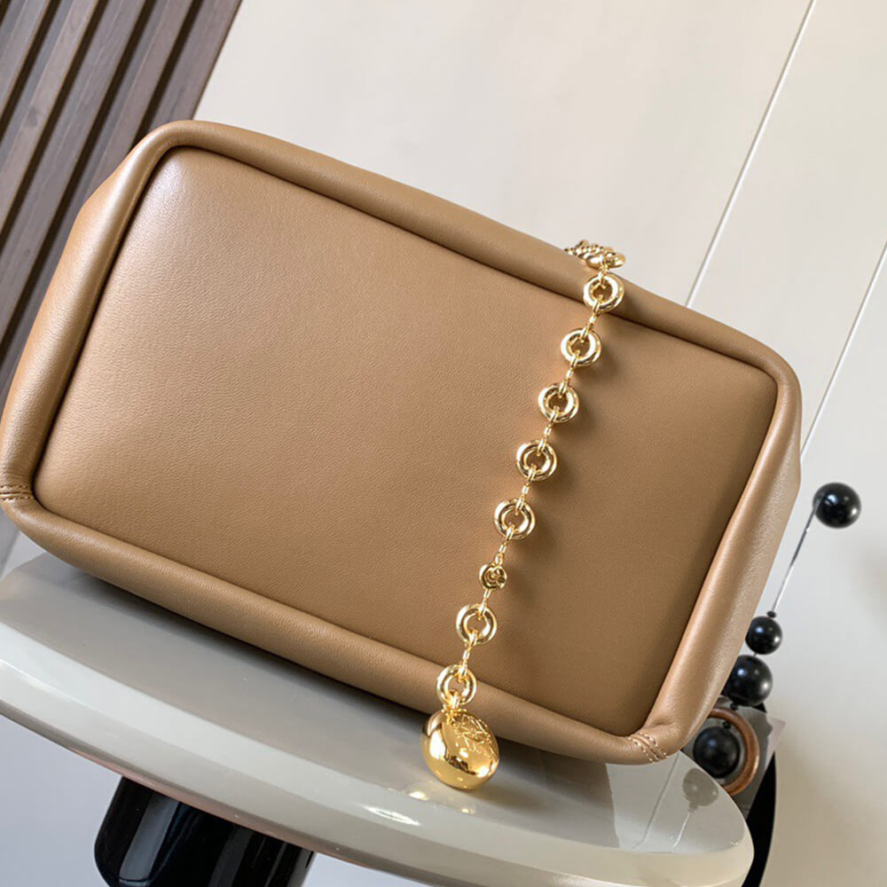 Loewe Medium Squeeze bag in nappa lambskin - Top Club
