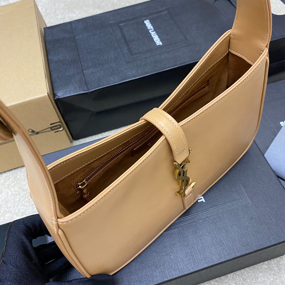 YSL LE 5 A 7 HOBO BAG IN SMOOTH LEATHER - Top Club