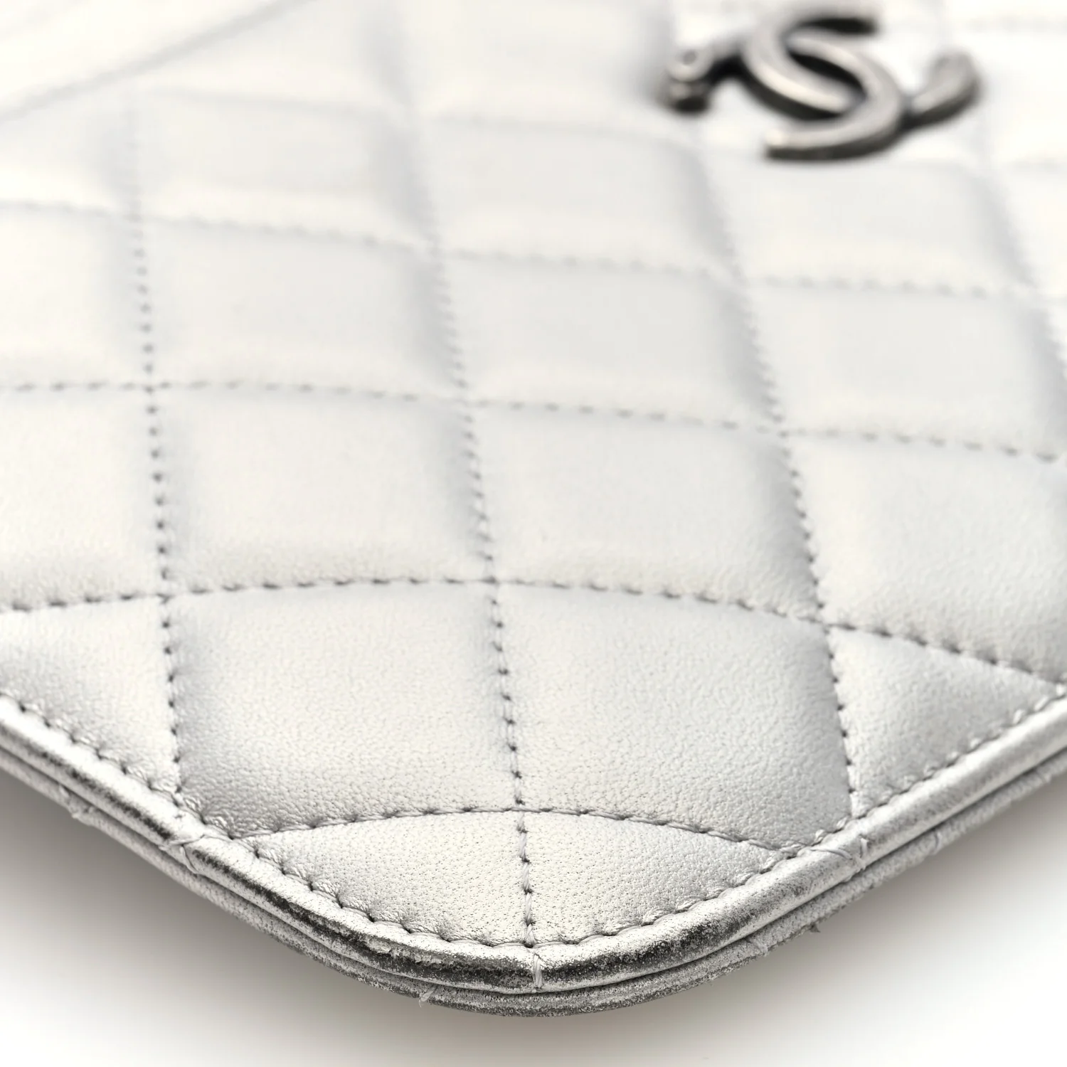 Metallic Lambskin Quilted Clutch With Chain Silver - Top Club