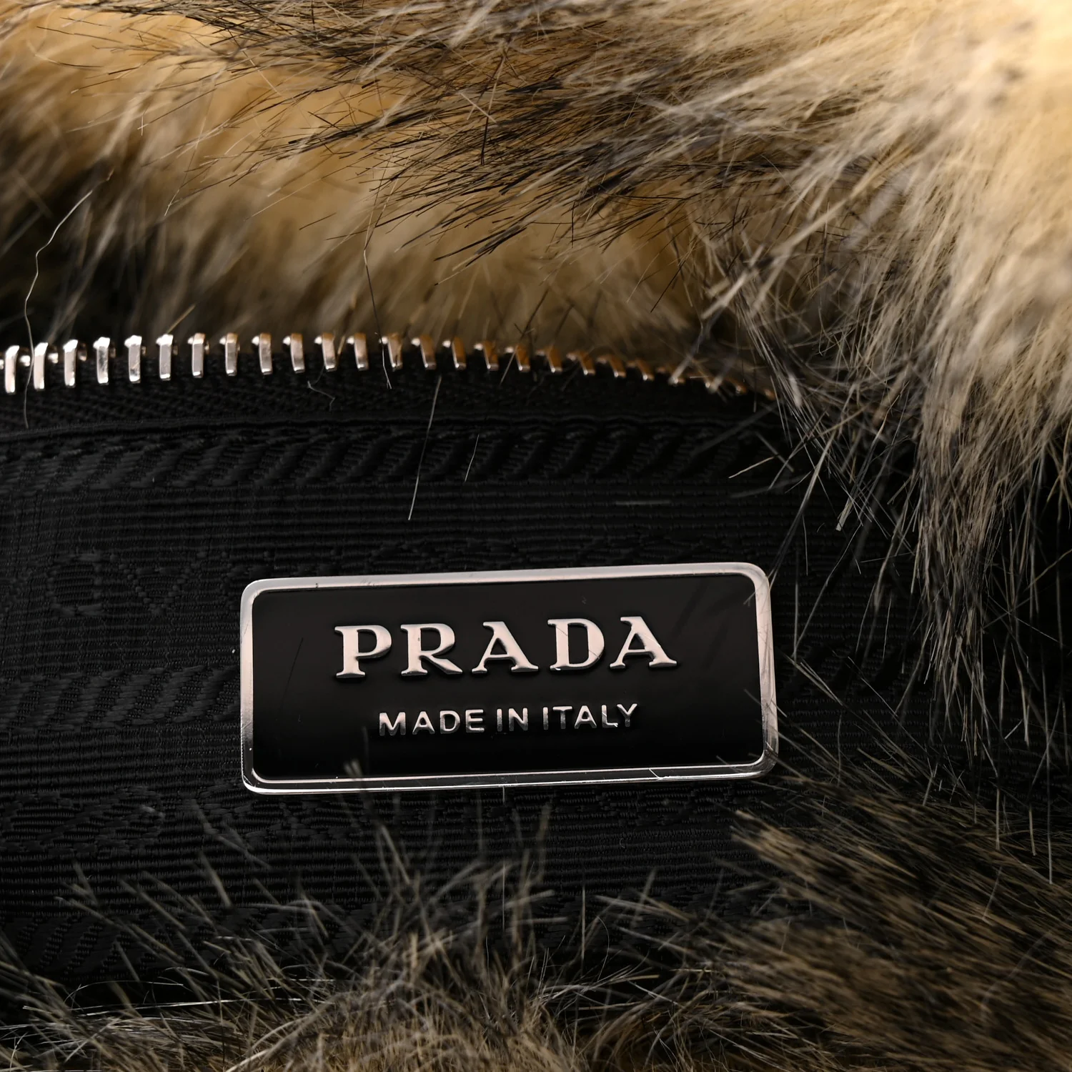 Aspen Vitello Faux Fur Tote Crema Black - Top Club
