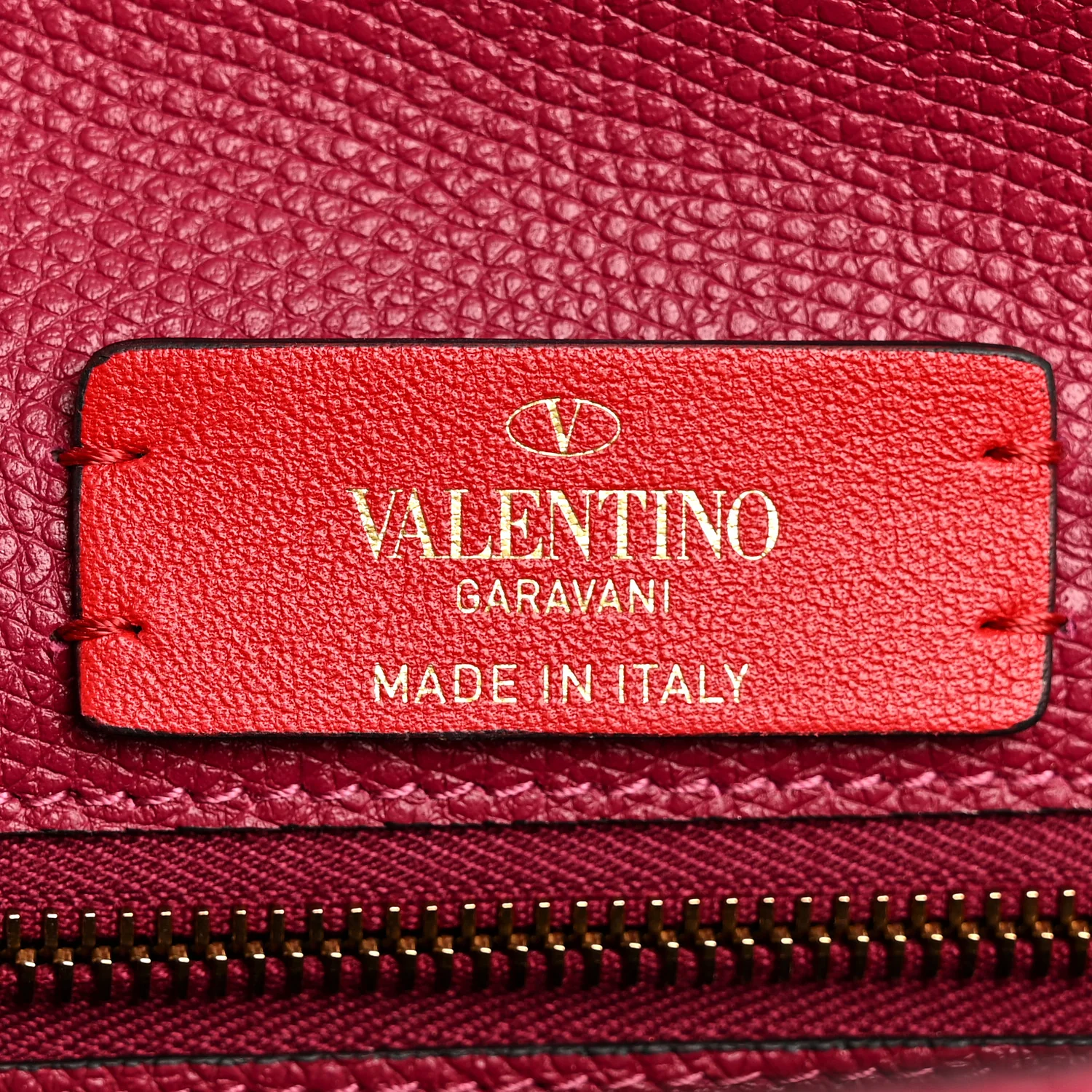 Grainy Calfskin Large Vlogo Clutch Raspberry - Top Club