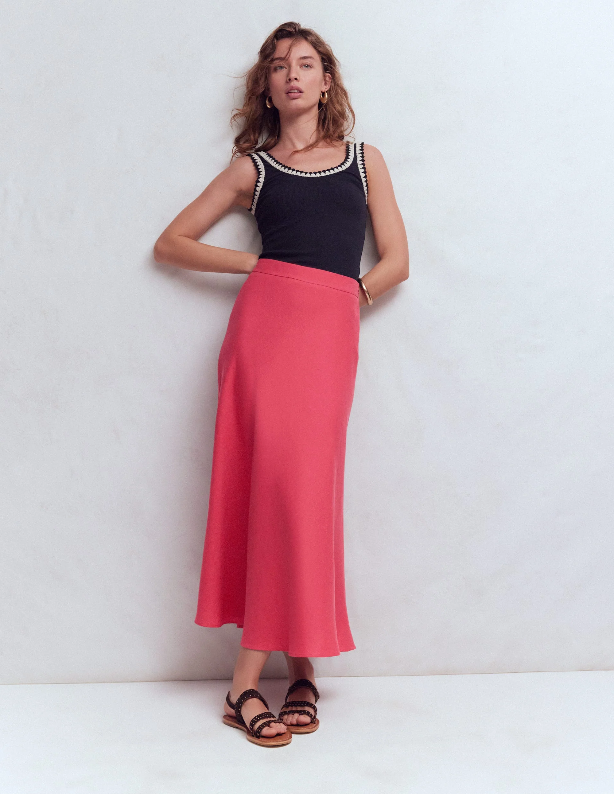 Schräg geschnittener Leinenrock-Kirschrot