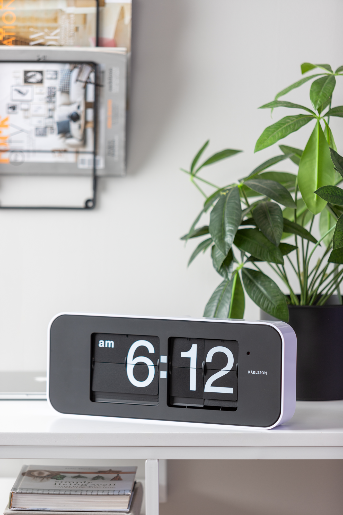 Wall clock Wide Flip silver casing, black dial