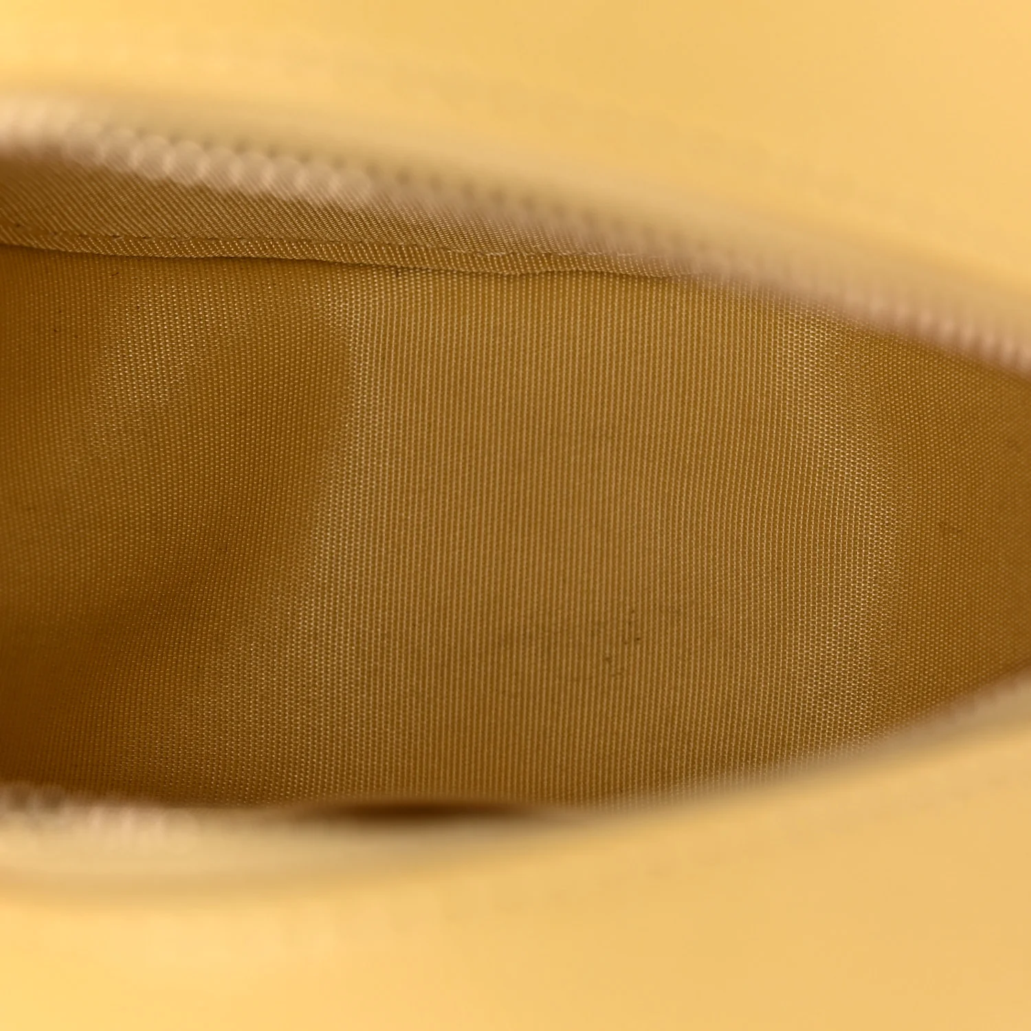 Caviar Quilted Gripoix CC Round Clutch With Chain Yellow - Top Club