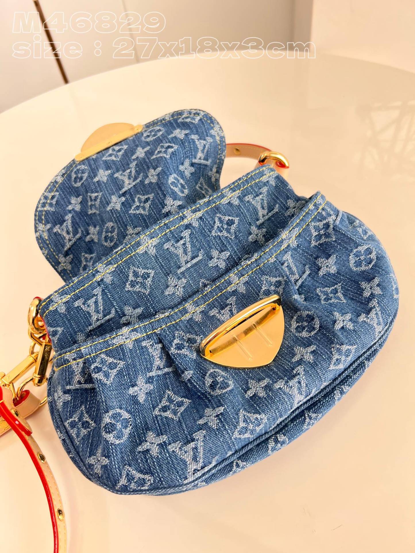 Louis Monogram Denim size : 27 x 18 x 3 cm - Top Club