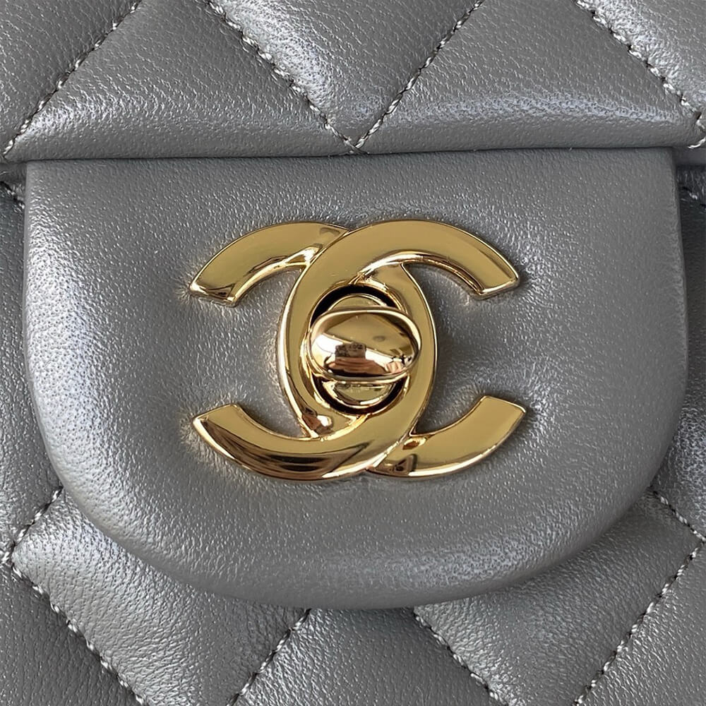 CHANEL Mini Classic Handbag With Top Handle - Top Club