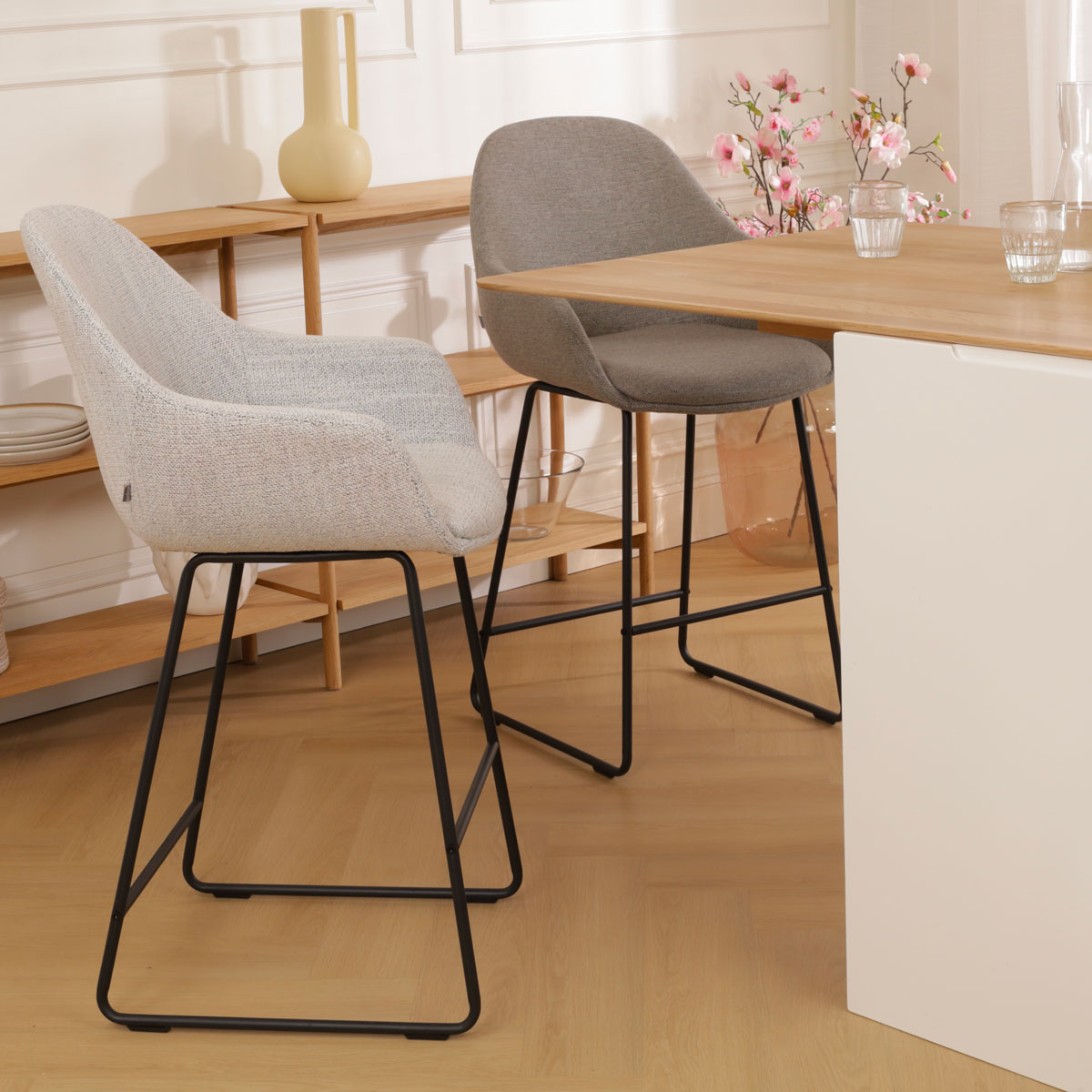 Barkruk Nino-Mae grijs beige gemêleerd zwart onderstel 65 cm