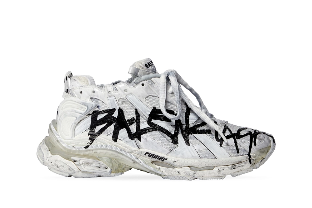 Runner Graffiti Sneaker in white and black mesh and nylon - Sneaker Replica Workshop