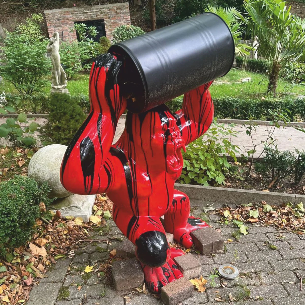Decorative sculpture gorilla monkey with barrel red / black H. 140 cm - decorative figure