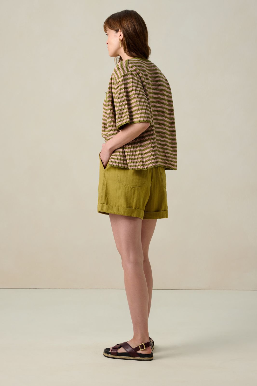 Groen gebreid vest met strepen