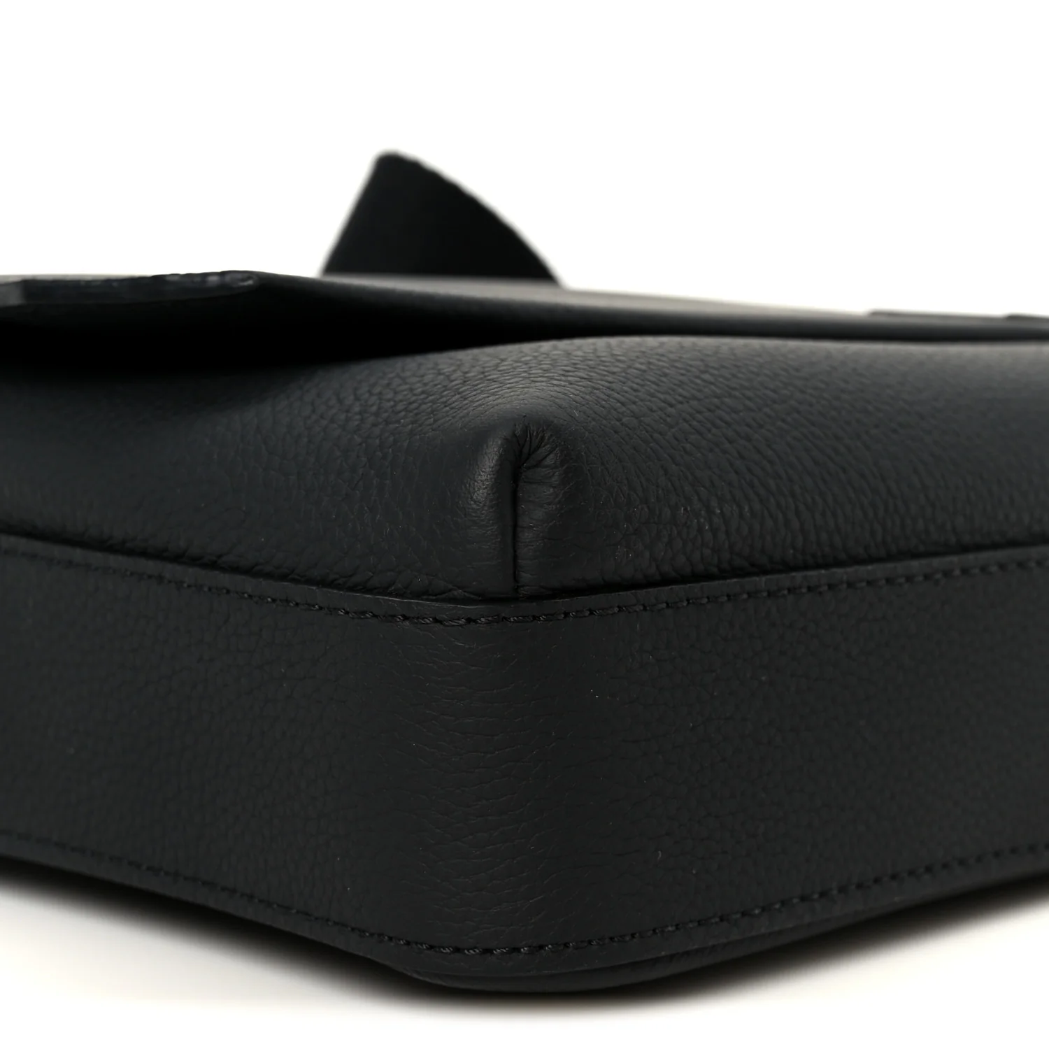 Calfskin Aerogram Fastline Messenger Black - Top Club