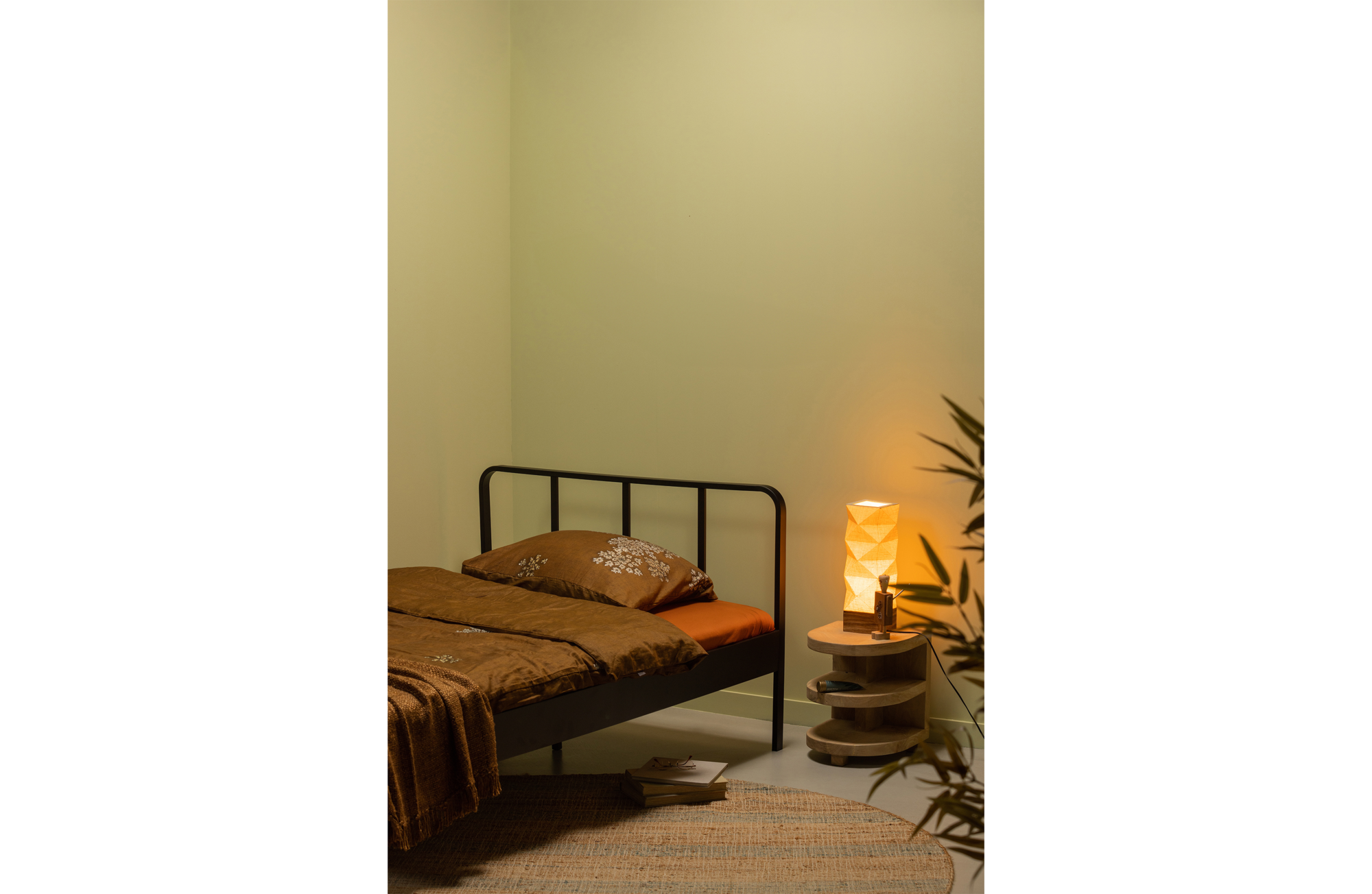 WOOOD bed twijfelaar Mees - 120x200cm Mees bed twijfelaar - Zwart