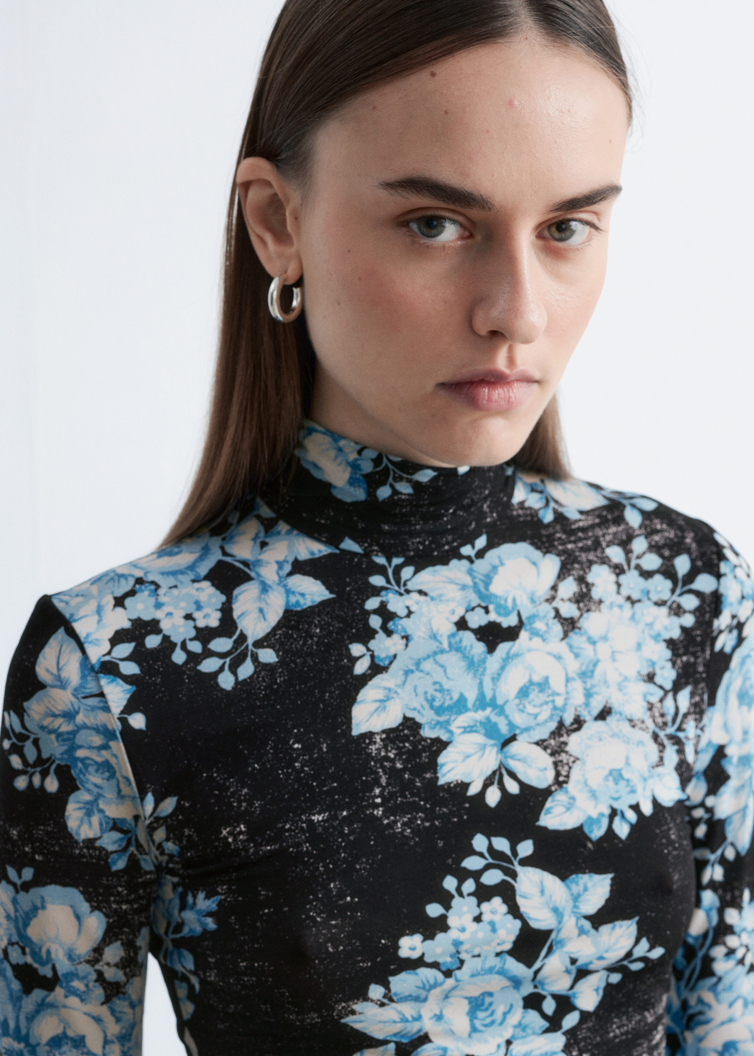 & Other Stories FLORAL-PATTERNED TURTLENECK TOP
