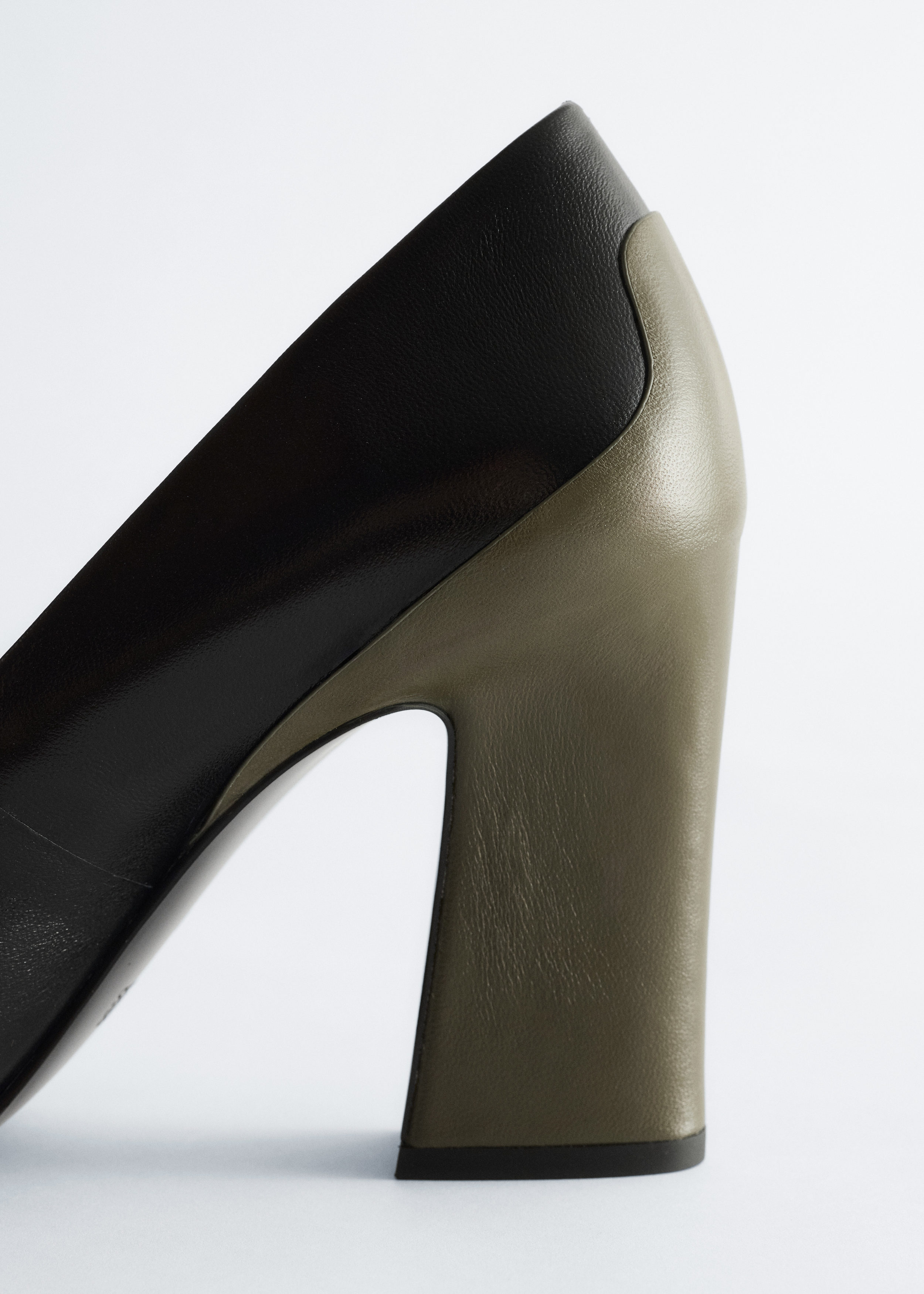 & Other Stories COLOUR-BLOCKED LEATHER PUMPS