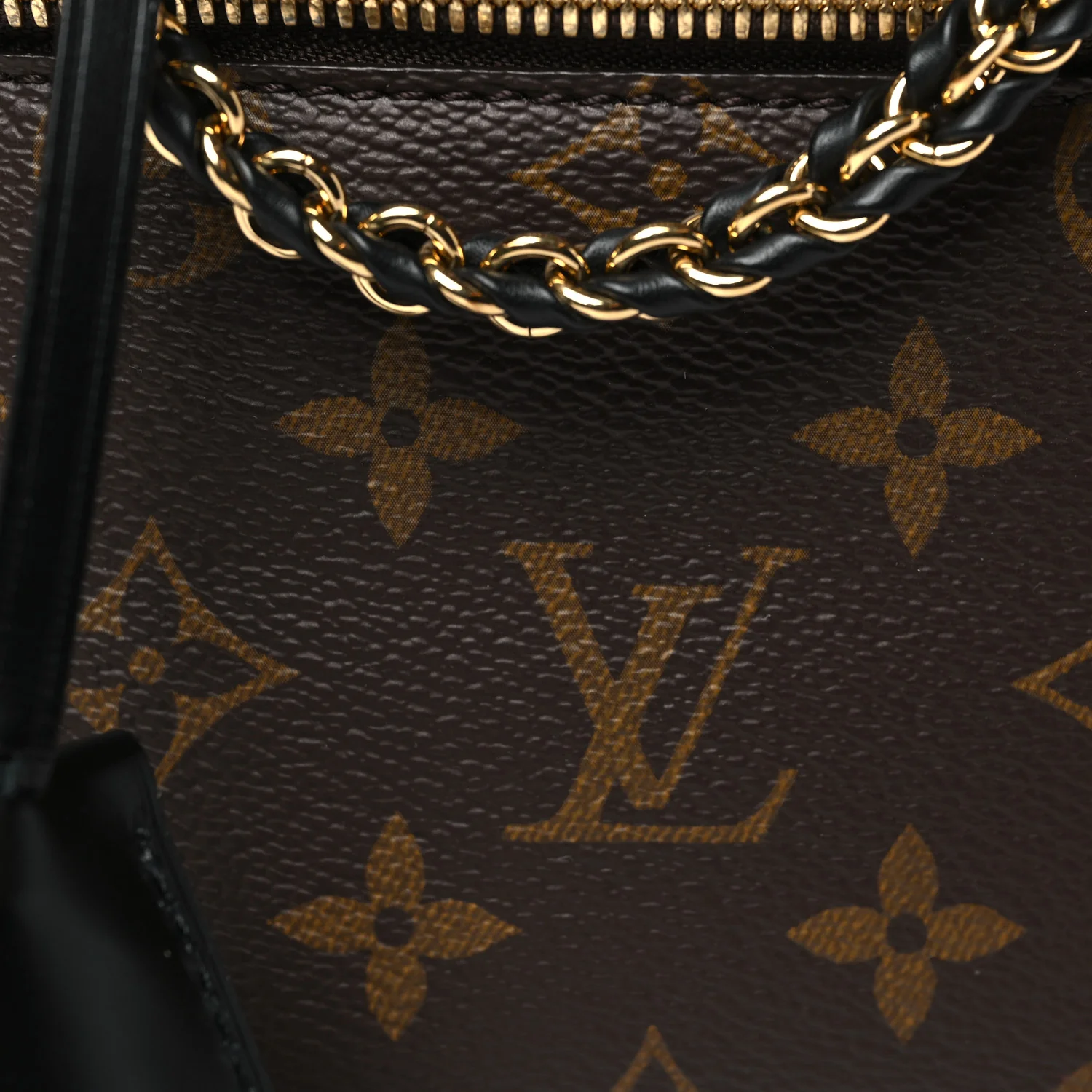 Reverse Monogram Vanity PM - Top Club