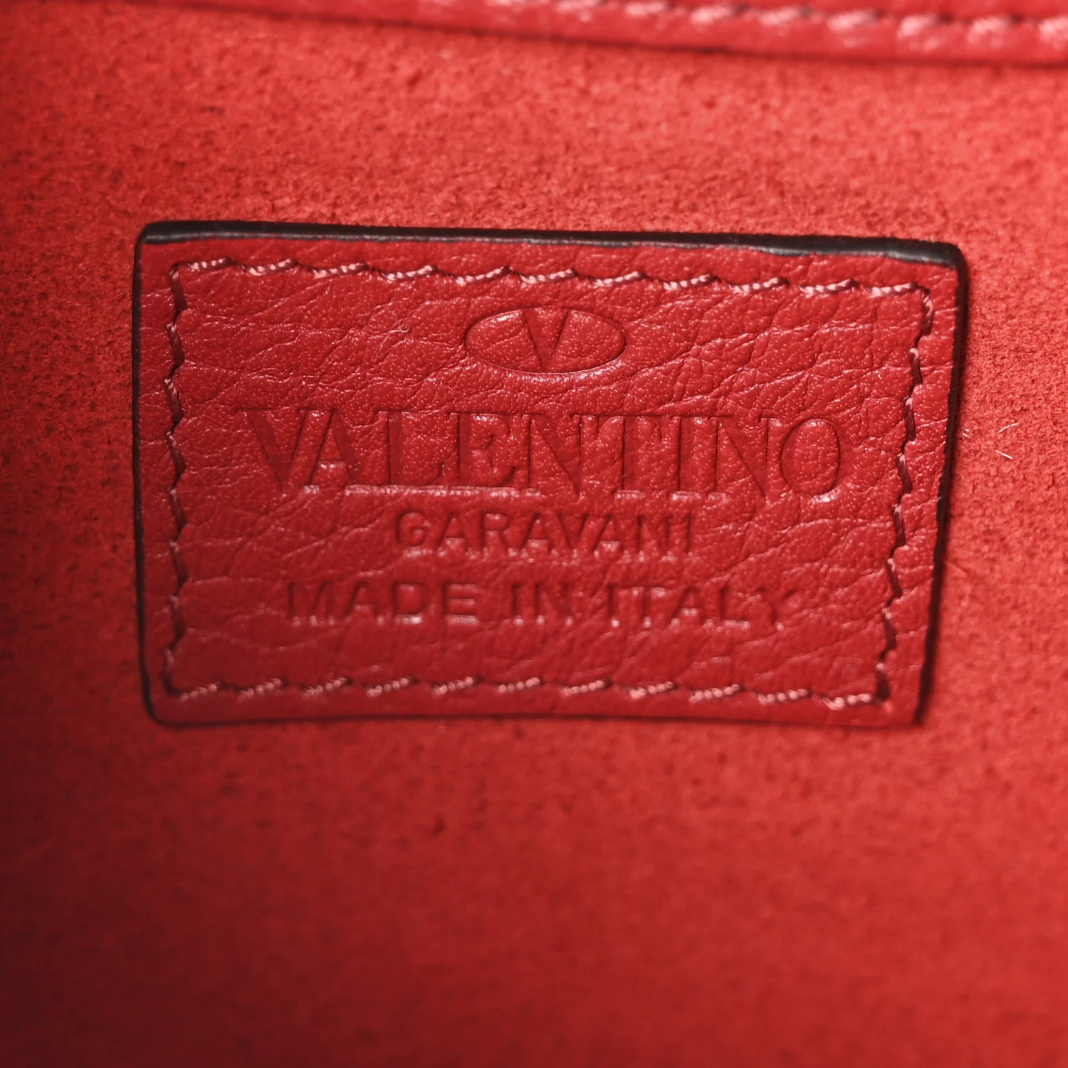Pebbled Calfskin Rockstud Wallet on Chain Rouge Pur - Top Club