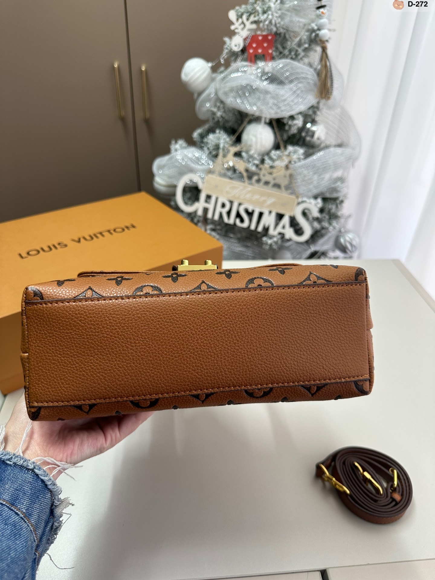 Louis madeleine bb bag size : 24*8*16 cm - Top Club