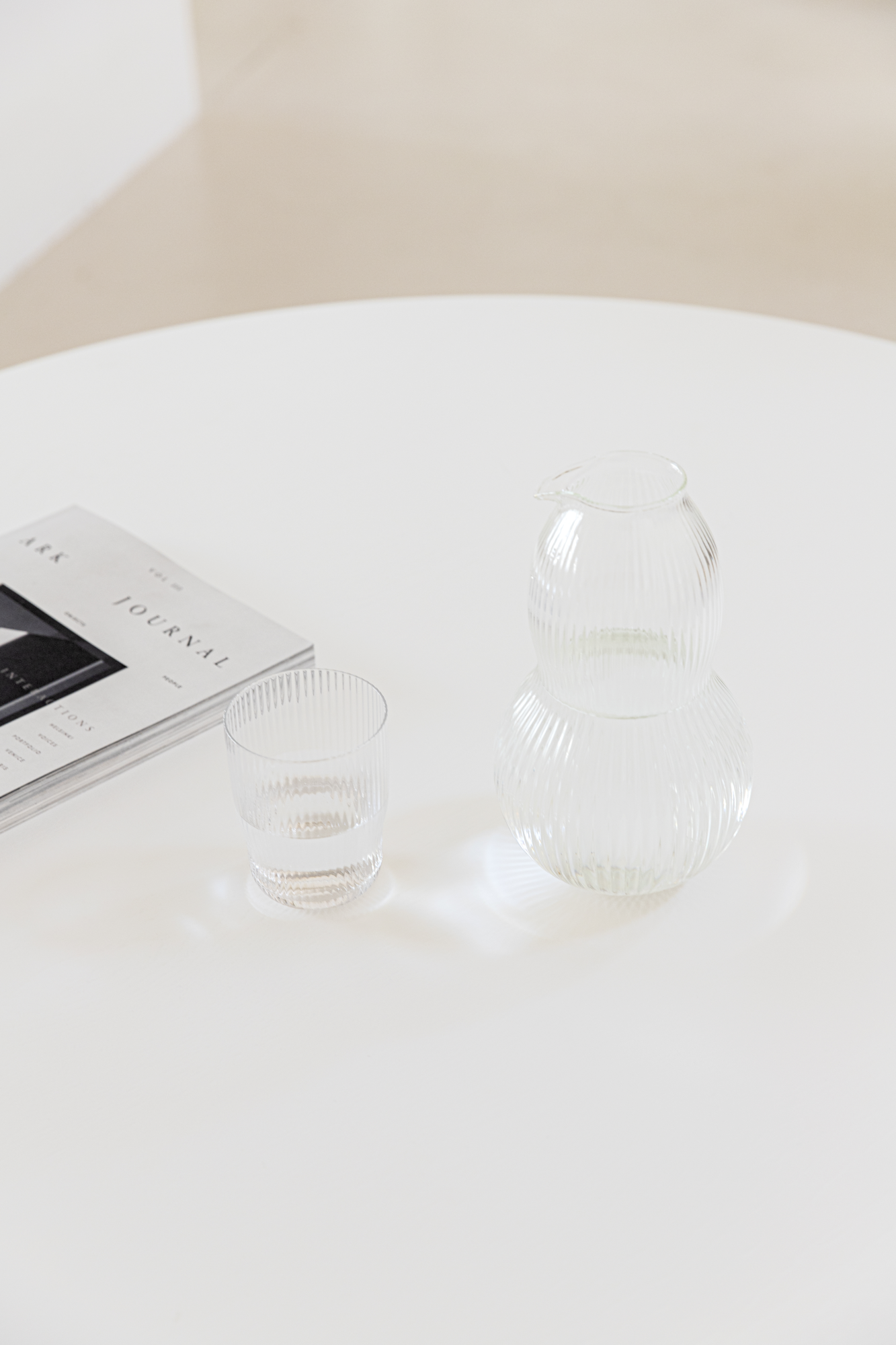 Studio HENK tafel Butterfly Blob - wit frame, HPL Fenix bianco kos 220 x 100 | HPL Fenix Bianco Kos | Rechte Rand | Frame Wit