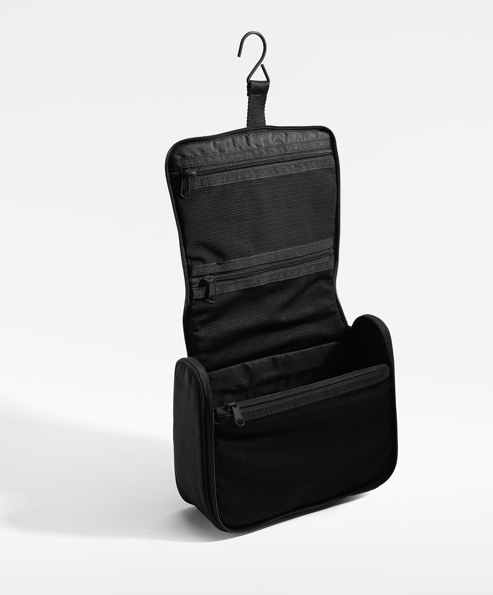 OYSHO Hanging water-repellent wash bag