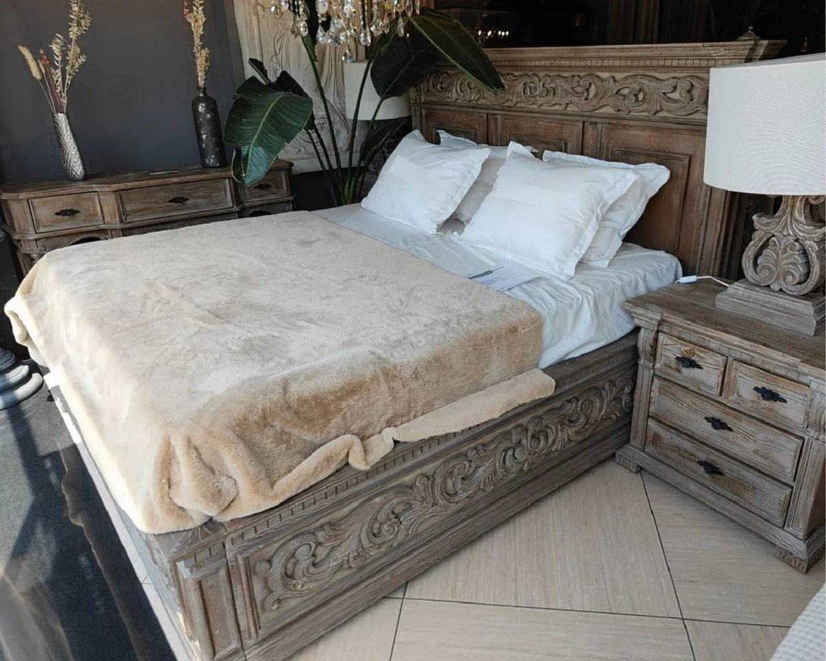 Pompöös by Luxury Baroque table lamp Provence - designed by Harald Glööckler