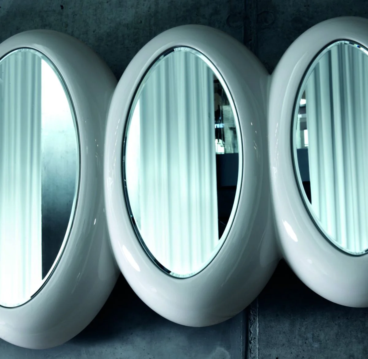 Luxury designer mirror high gloss white 195 x H. 67 cm - Hotel Collection
