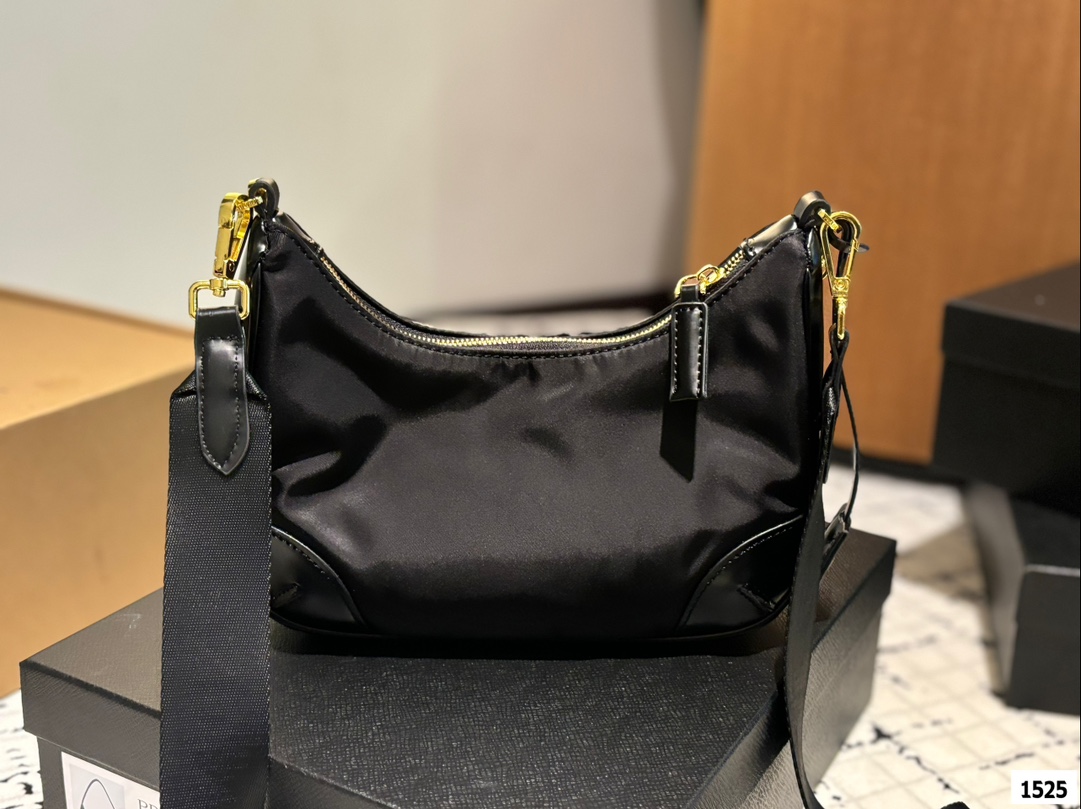 Pra new arrival hobo bag size:22 * 16cm - Top Club