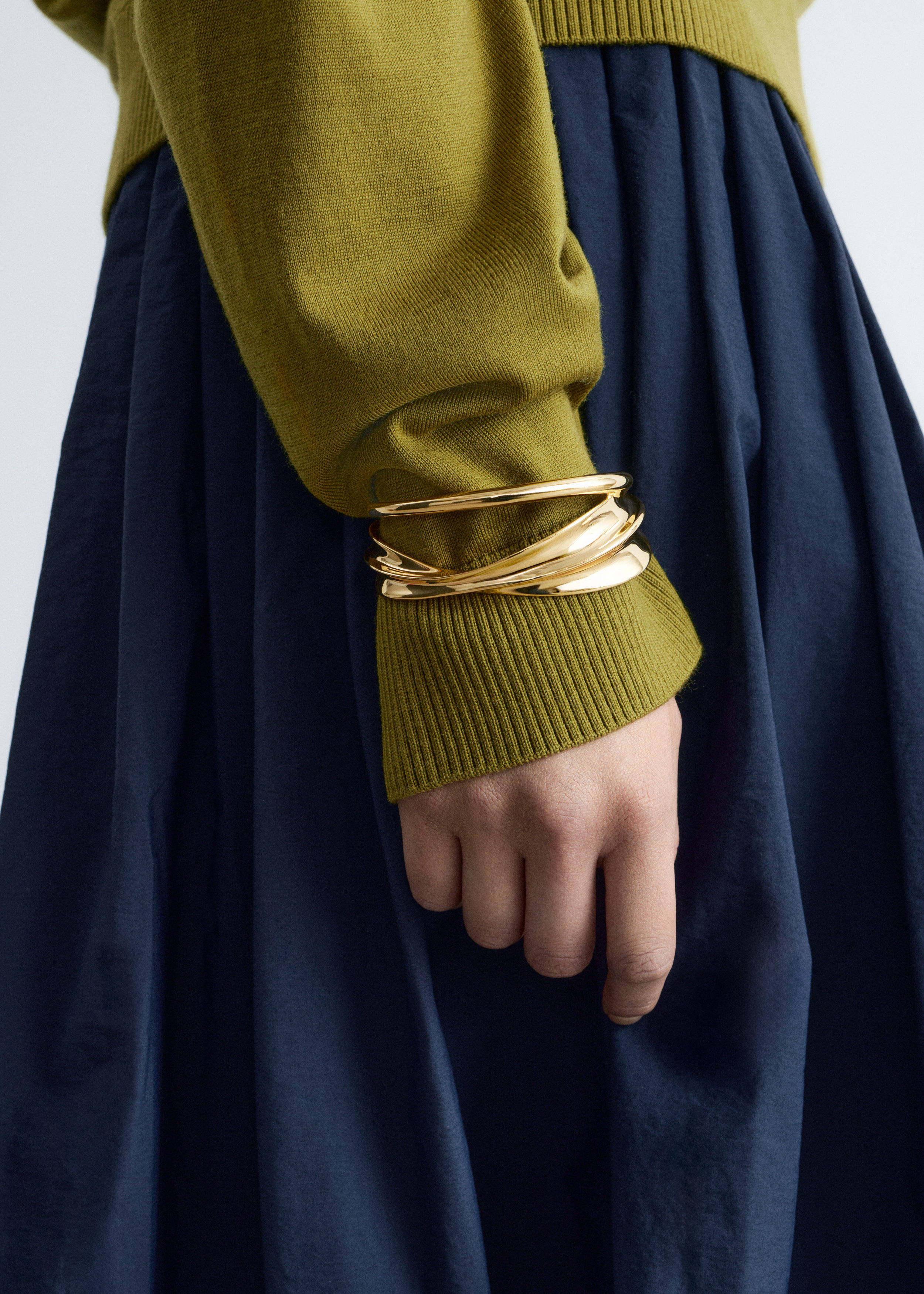 & Other Stories SCULPTURAL CUFF BRACELET
