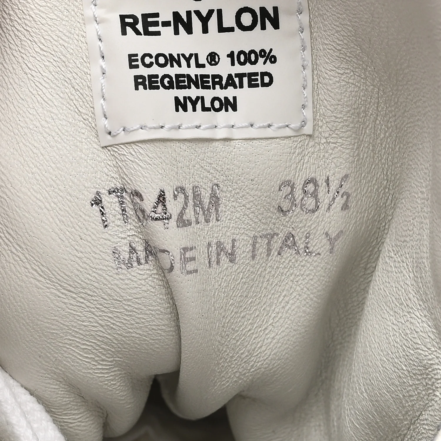 Re-Nylon Gabardine Spazzolato Macro Quilted Triangle Logo High Top 45mm Sneakers 38.5 White - Top Club