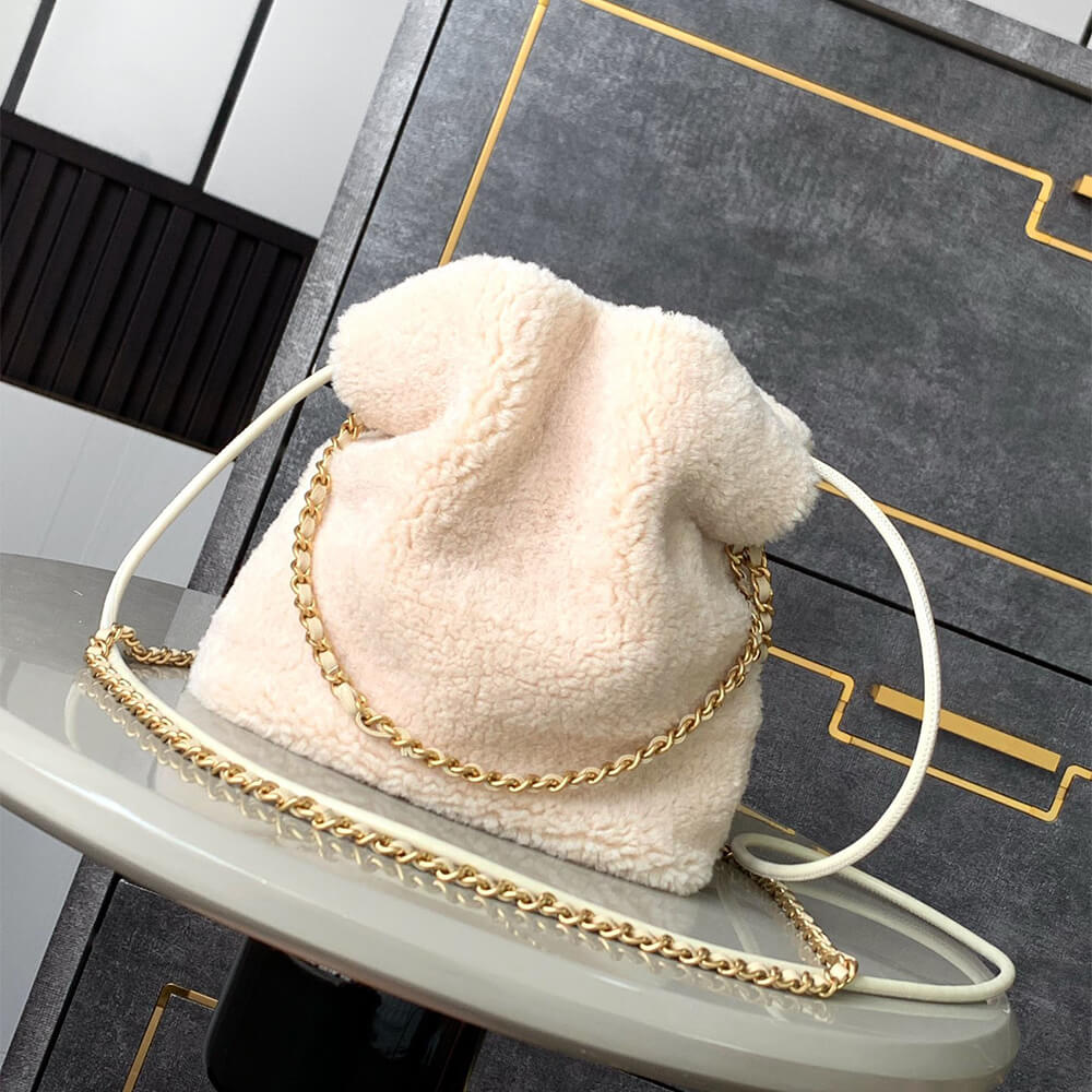 CHANEL 22 MINI HANDBAG - Top Club