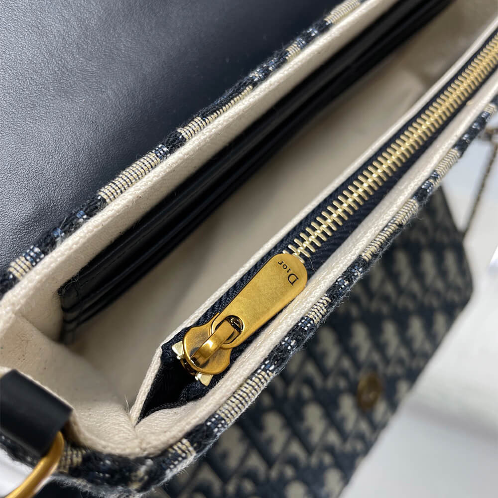 Medium Saddle Pouch with Chain - Top Club