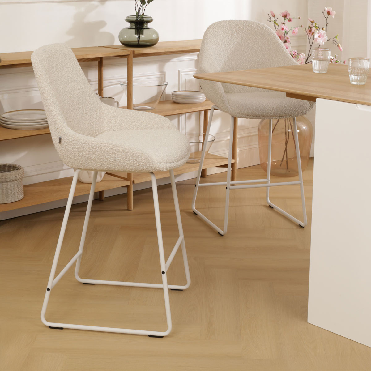 Barkruk Nino-Isa bouclé beige - wit onderstel - 65 cm