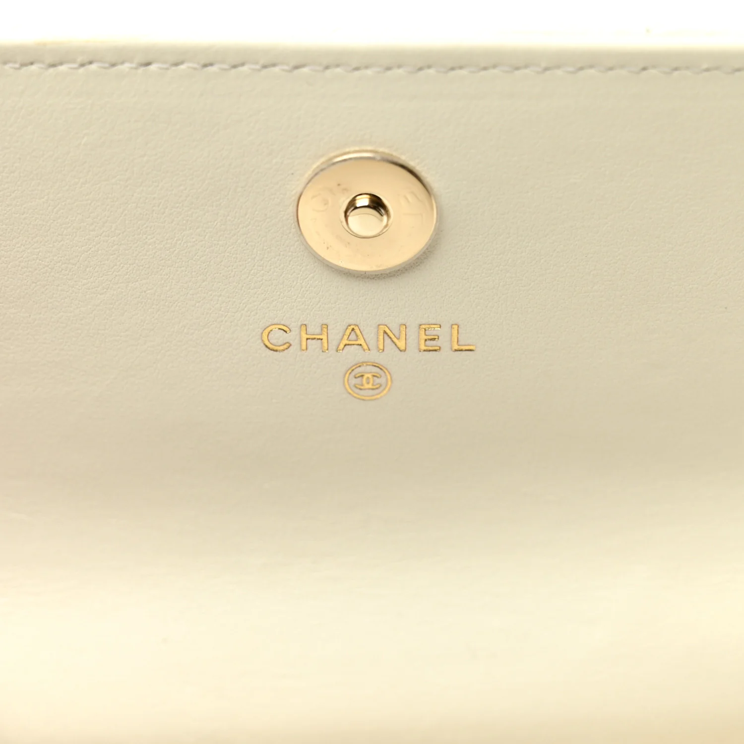 Calfskin Quilted Maxi Pearls Clutch With Chain  White - Top Club