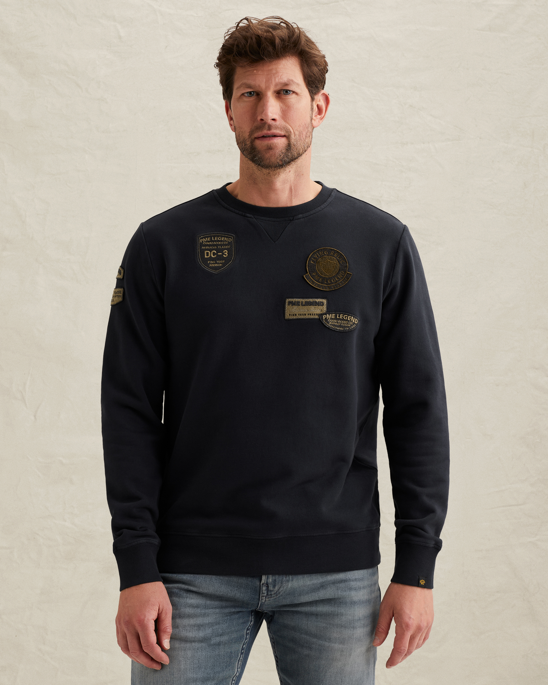 Sweatshirt with badges and garment-dye washx