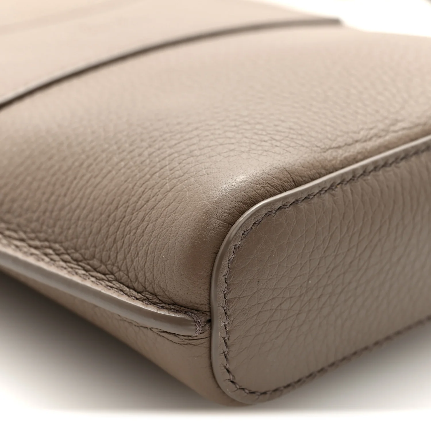 Grained Calfskin Bale Phone Case Warm Mastic - Top Club