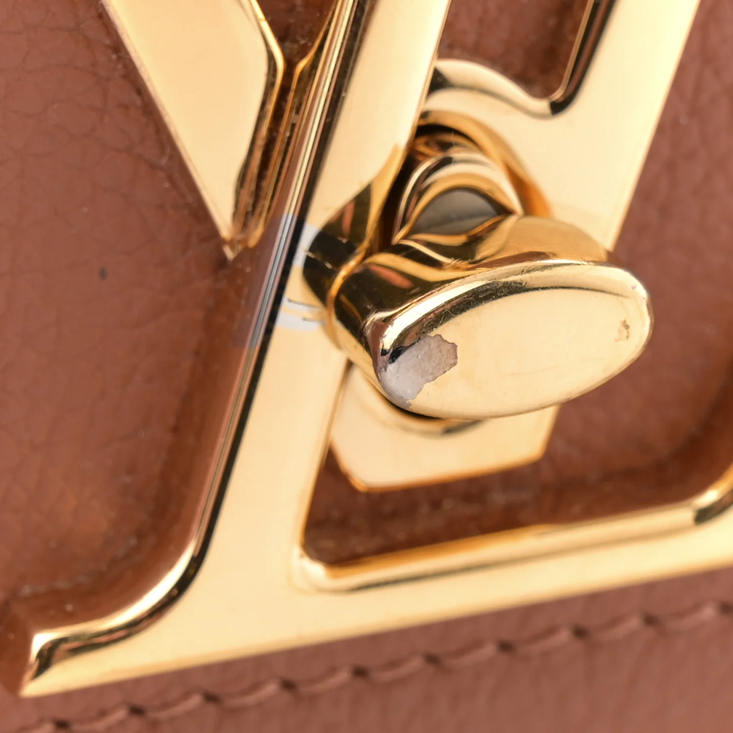 Grained Calfskin Lockme Tender Chataigne Brown - Top Club