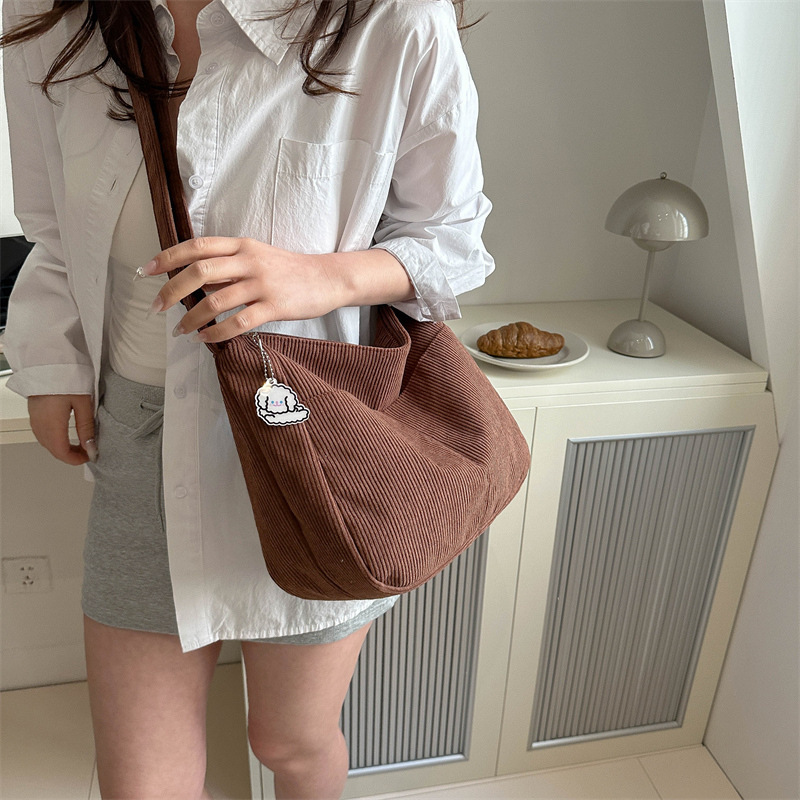 New versatile corduroy shoulder bag for women, large-capacity crossbody bag, Korean-style fashion commuter backpack, corduroy school bag