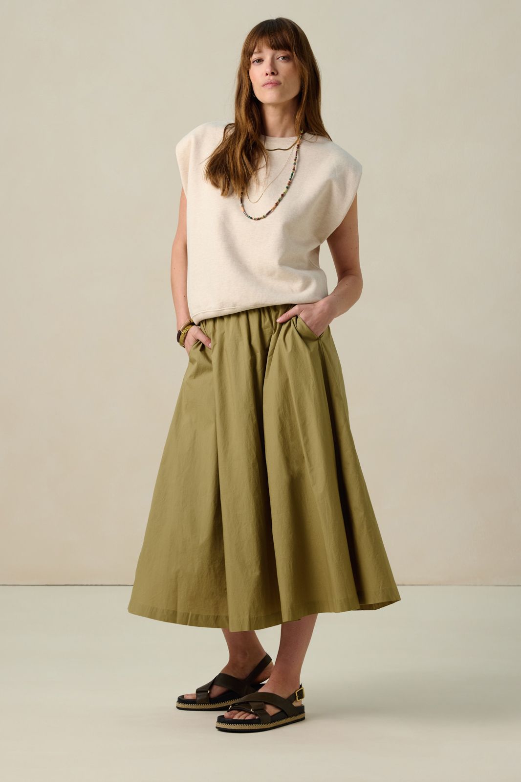 Beige mouwloze sweater