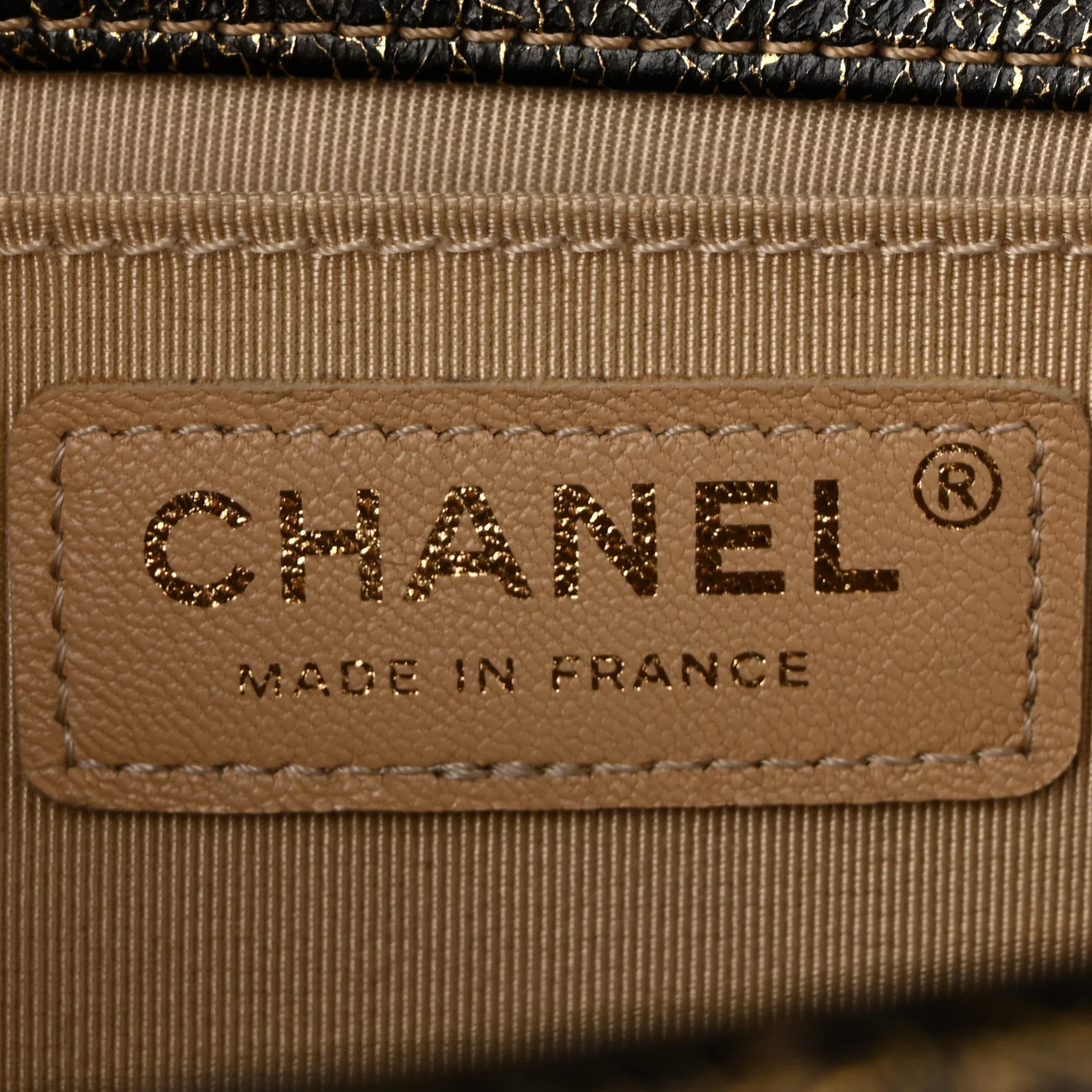 Cracked Metallic Calfskin Quilted Medium Boy Flap Gold - Top Club