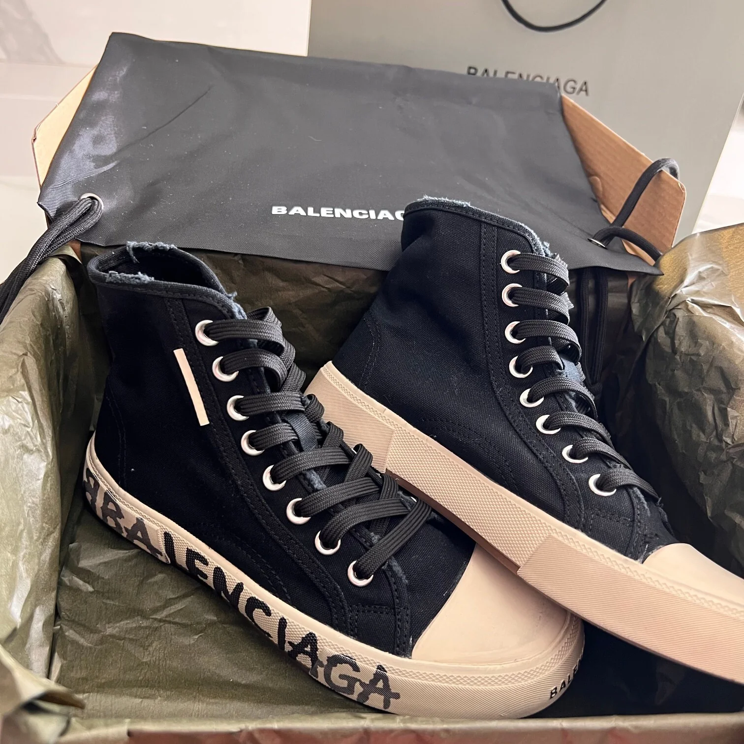 Balenciaga Unisex Black High-Top Canvas Sneakers with Brand Logo Sole for Timeless Luxury Streetwear - Sneaker Replica Workshop