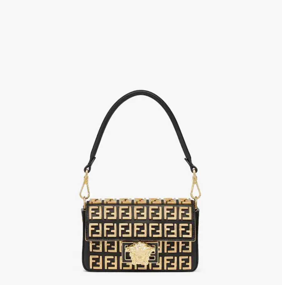 Brooch mini baguette �C Fendace Black leather bag with gold FF motif - Top Club