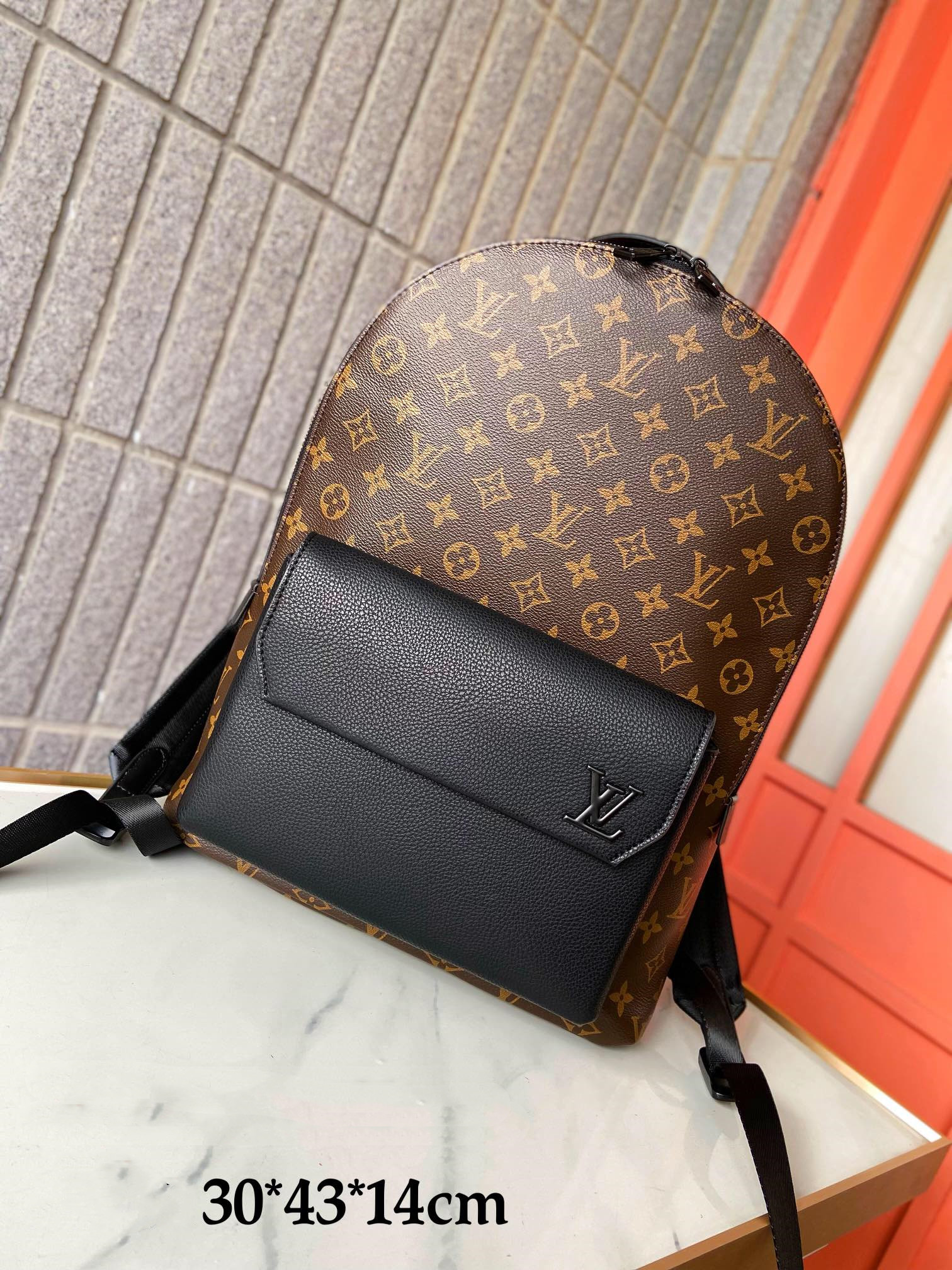 Louis new arrival ????Aerogram backpack bag size : 43 x 30 x 14 cm - Top Club