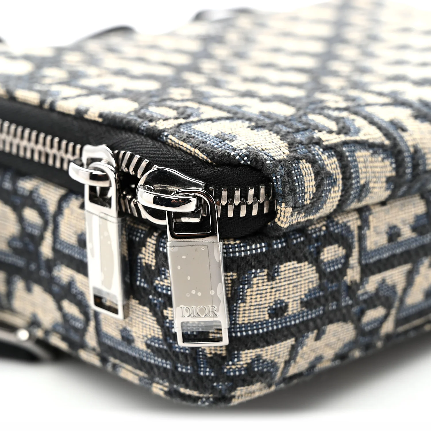 Oblique Messenger Pouch Black - Top Club