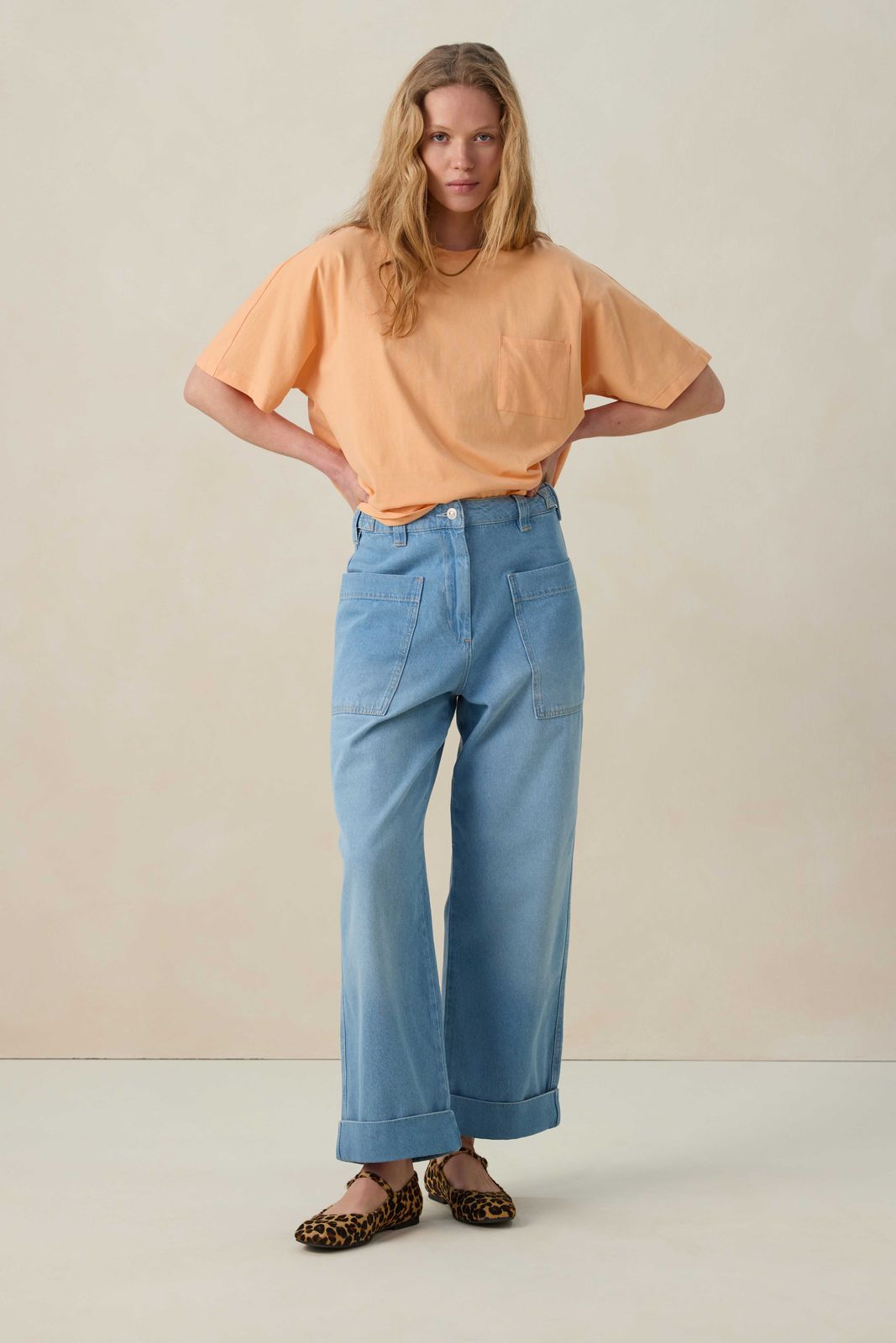 Lichtoranje T-shirt met borstzakje