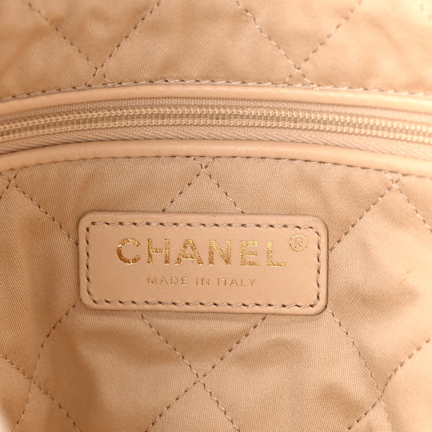 Shiny Calfskin Quilted Small Chanel 22 White - Top Club