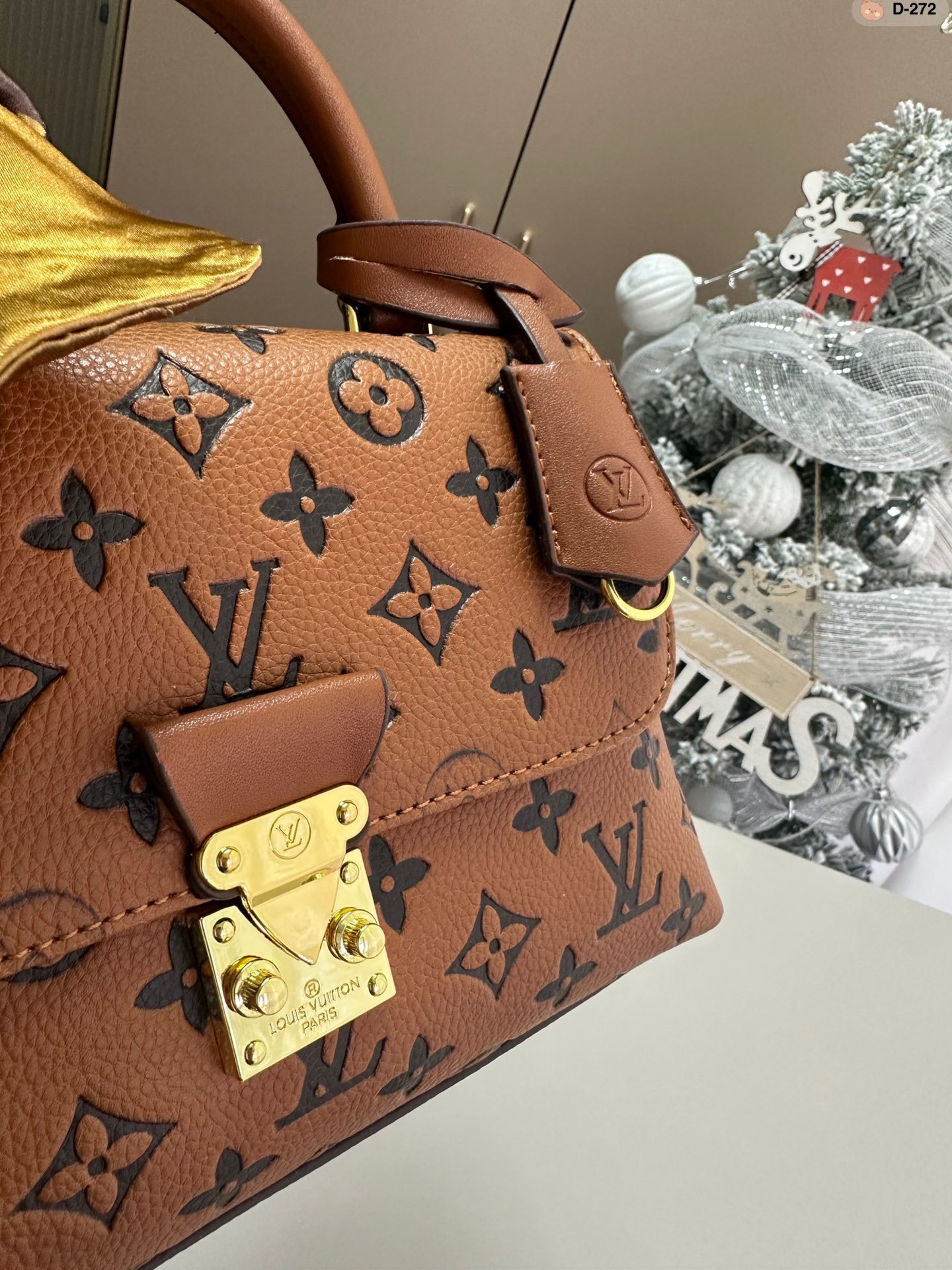 Louis madeleine bb bag size : 24*8*16 cm - Top Club