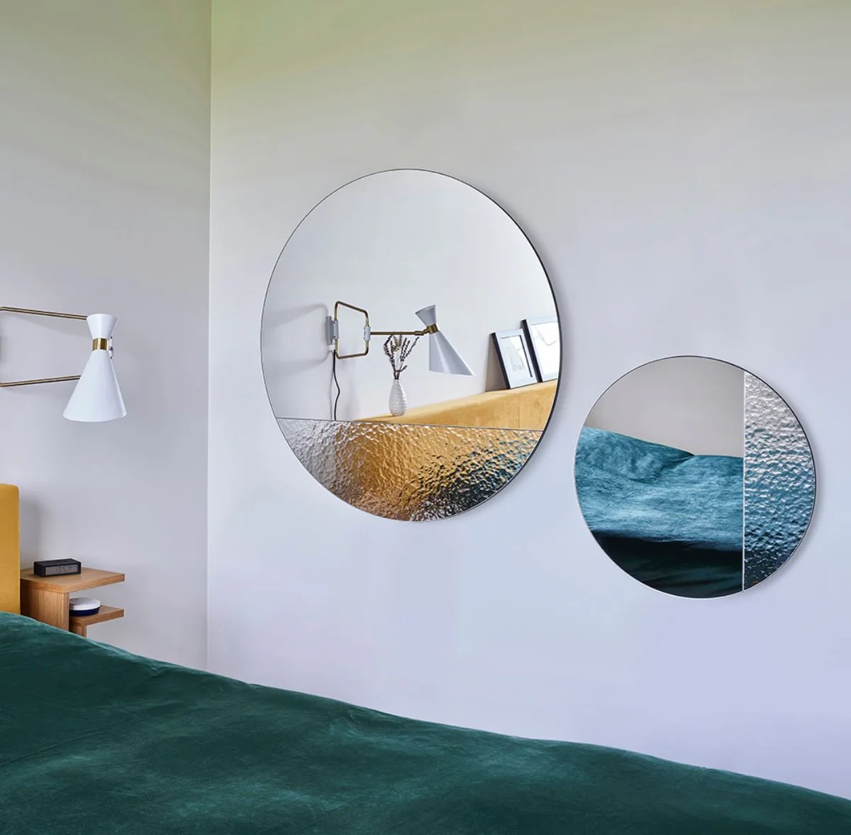 Luxury wall mirror Ø 58 cm - Round mirror with structured surface - Living room mirror - Cloakroom mirror - Luxury quality