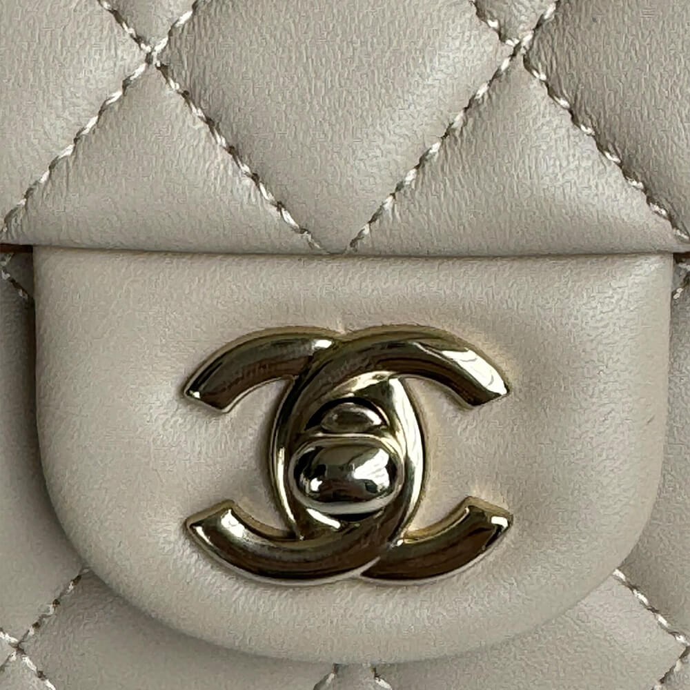 CHANEL Mini Classic Handbag With Top Handle - Top Club
