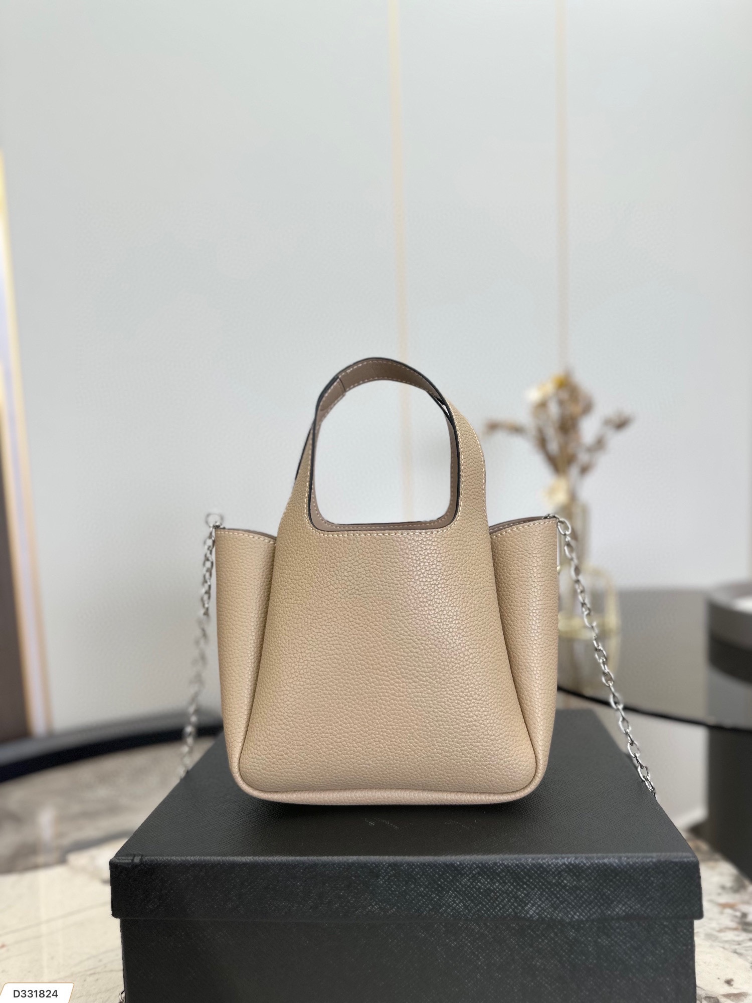 Pra new arrival tote bag size : 20.5 * 16 cm - Top Club
